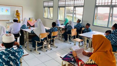 Supervisi Kelas, Kepala MTs Negeri 1 Morotai Dorong Peningkatan Kualitas Pembelajaran